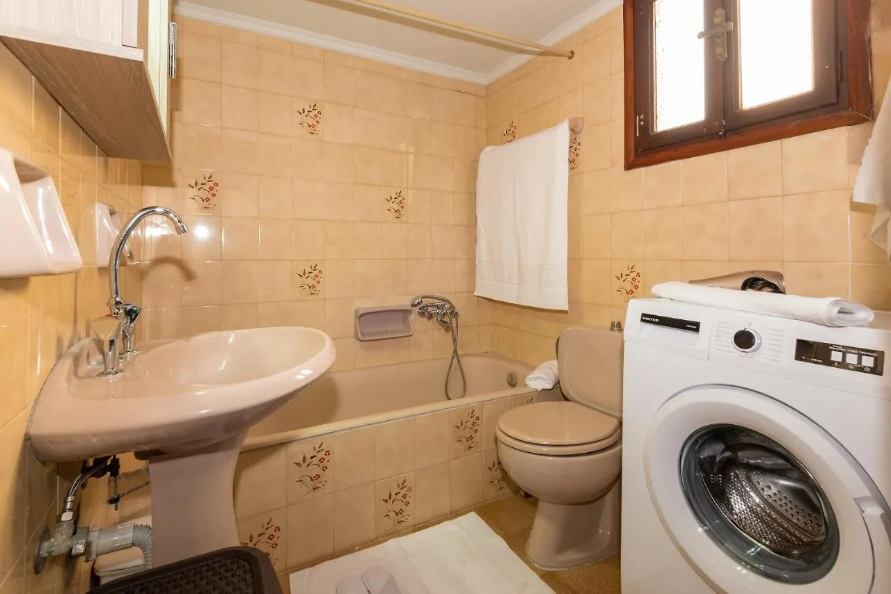 Stratos Seaside Corner Apartment Rethymno