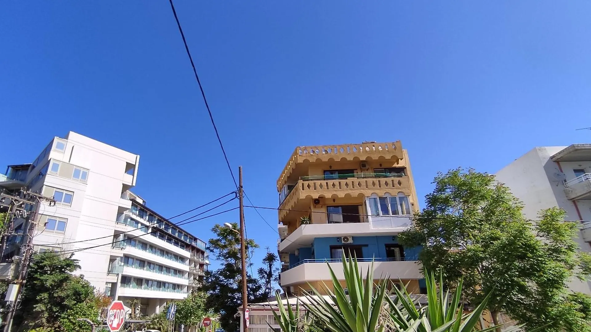 Stratos Seaside Corner Apartment Rethymno